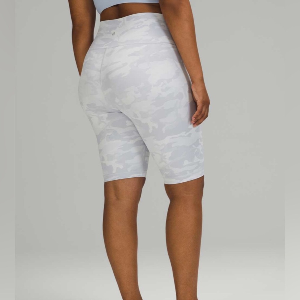 Lululemon Wunder Under Short 10" Ribbed white camo grey